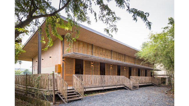 Mái nhà bằng trấu trộn, tường gạch phủ vôi tự nhiên trong dự án 'lớp học xanh' - Ảnh 6