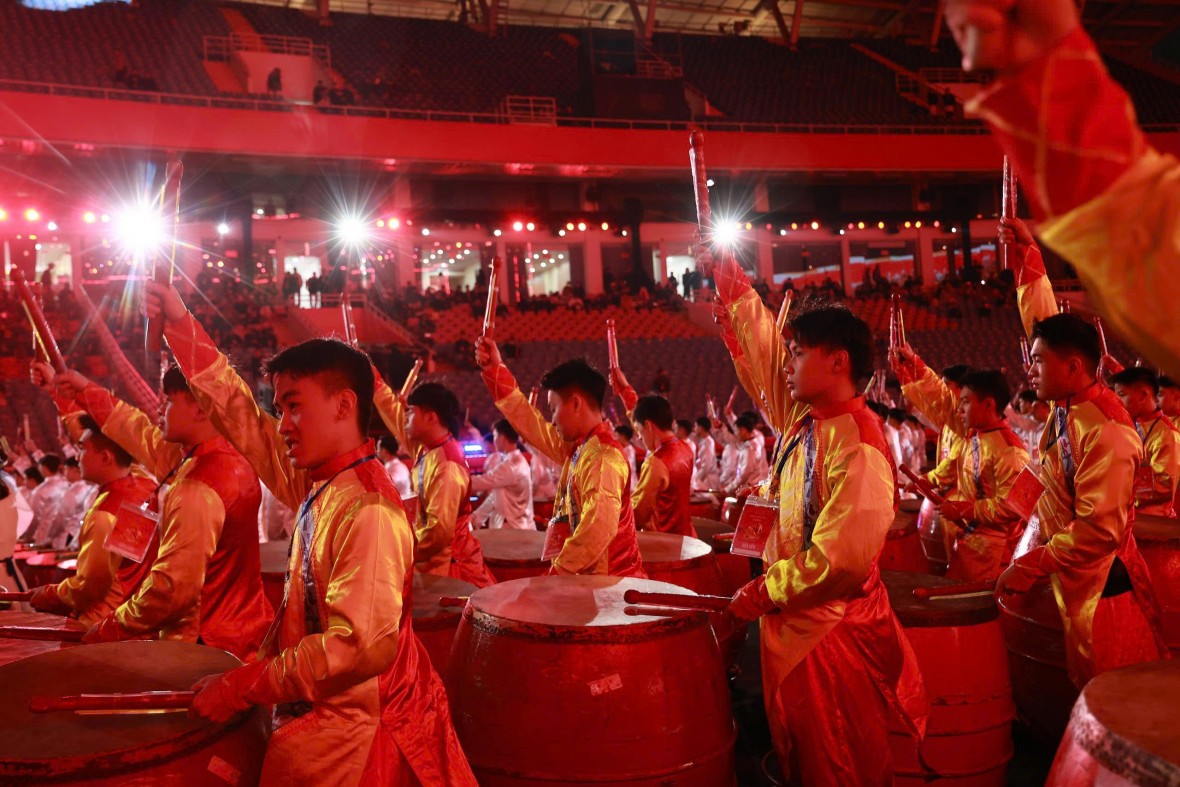 Tổng duyệt trống hội chào mừng Đại hội Đảng của học viên Cảnh sát