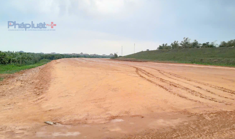 Cận cảnh con đường di sản bên bờ sông Hồng ở Hưng Yên đang dần hình thành Cận cảnh con đường di sản bên bờ sông Hồng ở Hưng Yên đang dần hình thành