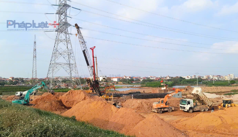 Cận cảnh con đường di sản bên bờ sông Hồng ở Hưng Yên đang dần hình thành Cận cảnh con đường di sản bên bờ sông Hồng ở Hưng Yên đang dần hình thành