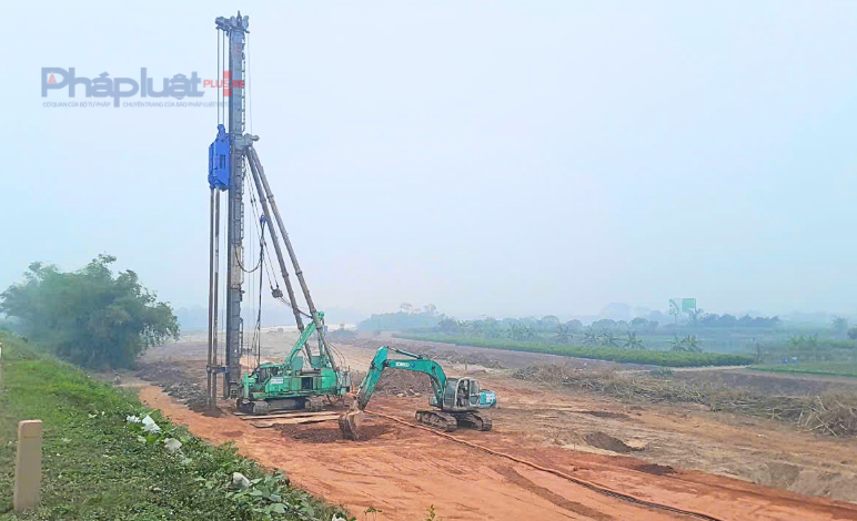 Cận cảnh tuyến đường di sản dọc sông Hồng ở Hưng Yên đang dần hình thành Cận cảnh tuyến đường di sản dọc sông Hồng ở Hưng Yên đang dần hình thành