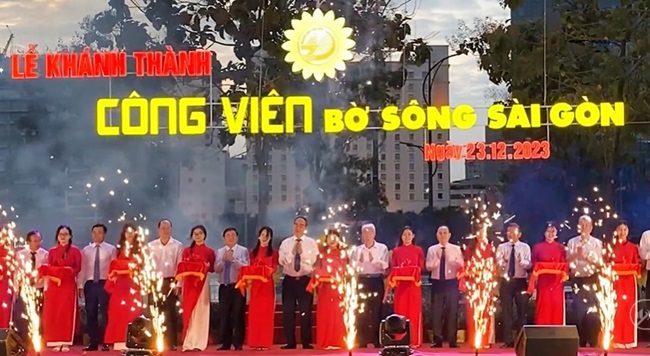Lễ cắt băng khánh thành Công viên Bờ sông Sái Gón hôm 23/12