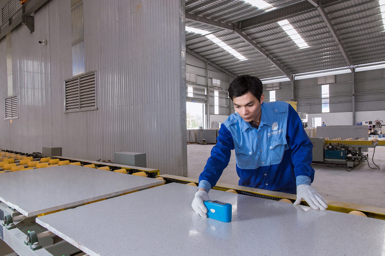 Các doanh nghiệp Việt Nam cần theo dõi sát tình hình thị trường Hoa Kỳ và diễn biến liên quan đến phòng vệ thương mại đối với sản phẩm đá nhân tạo để có chiến lược, kế hoạch phù hợp, kịp thời