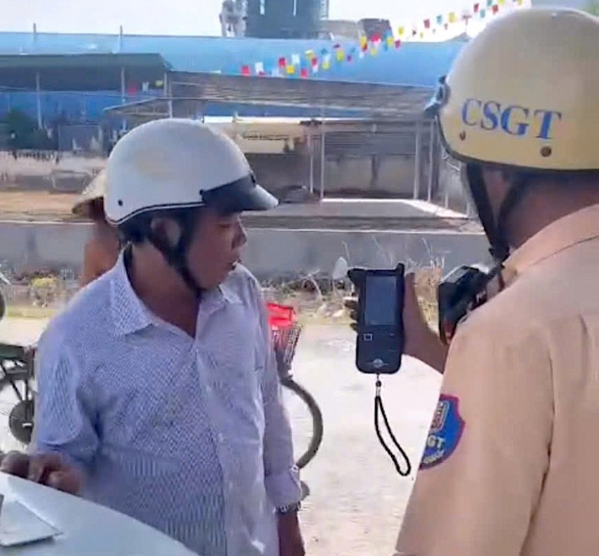 Đồng Tháp xử phạt hơn 1.500 trường hợp vi phạm ATGT trong 4 ngày nghỉ Tết Dương lịch Đồng Tháp xử phạt hơn 1.500 trường hợp vi phạm ATGT trong 4 ngày nghỉ Tết Dương lịch