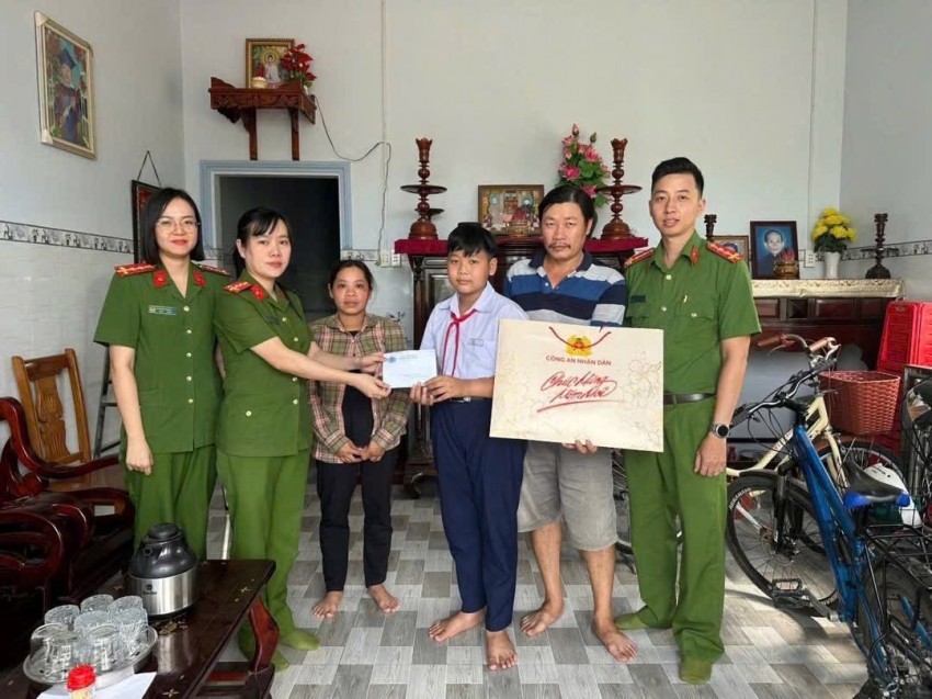 Công an xã An Phước thăm hỏi, hỗ trợ “Con nuôi Công an xã”, lan tỏa yêu thương, chắp cánh ước mơ cho trẻ em khó khăn.