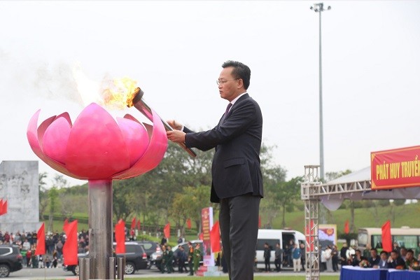 5.290 thanh niên ưu tú của tỉnh Hưng Yên hăng hái lên đường nhập ngũ