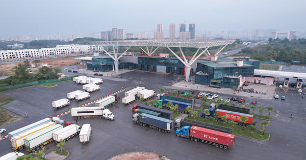 Thêm 3.600 tấn hàng hóa xuất nhập khẩu qua cầu Bắc Luân II dịp cuối tuần