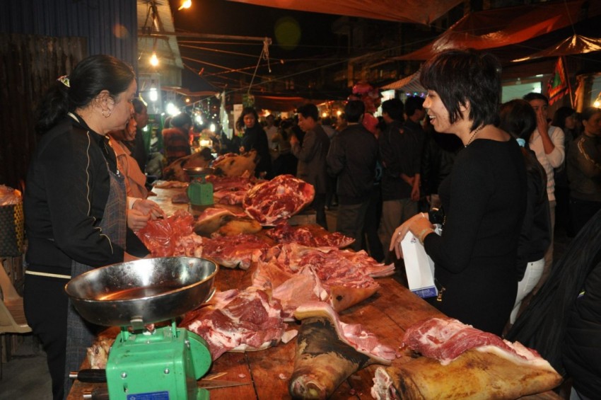 Bò Viềng là món ăn đặc sản khi đến chợ Viềng