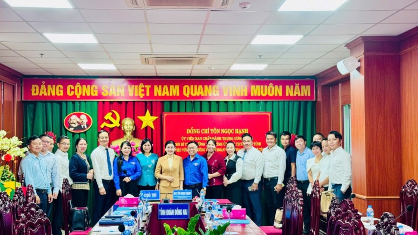 Đồng Nai bước vào giai đoạn phát triển mới, hướng tớimục tiêu tăng trưởng cao. Đồng Nai bước vào giai đoạn phát triển mới, hướng tớimục tiêu tăng trưởng cao.