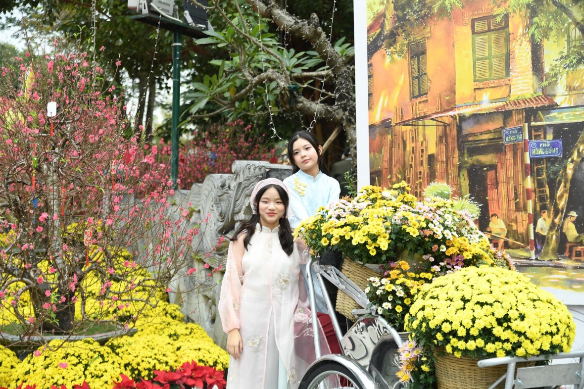 Khai mạc Không gian hoa xuân quy mô lớn nhất Hà Nội