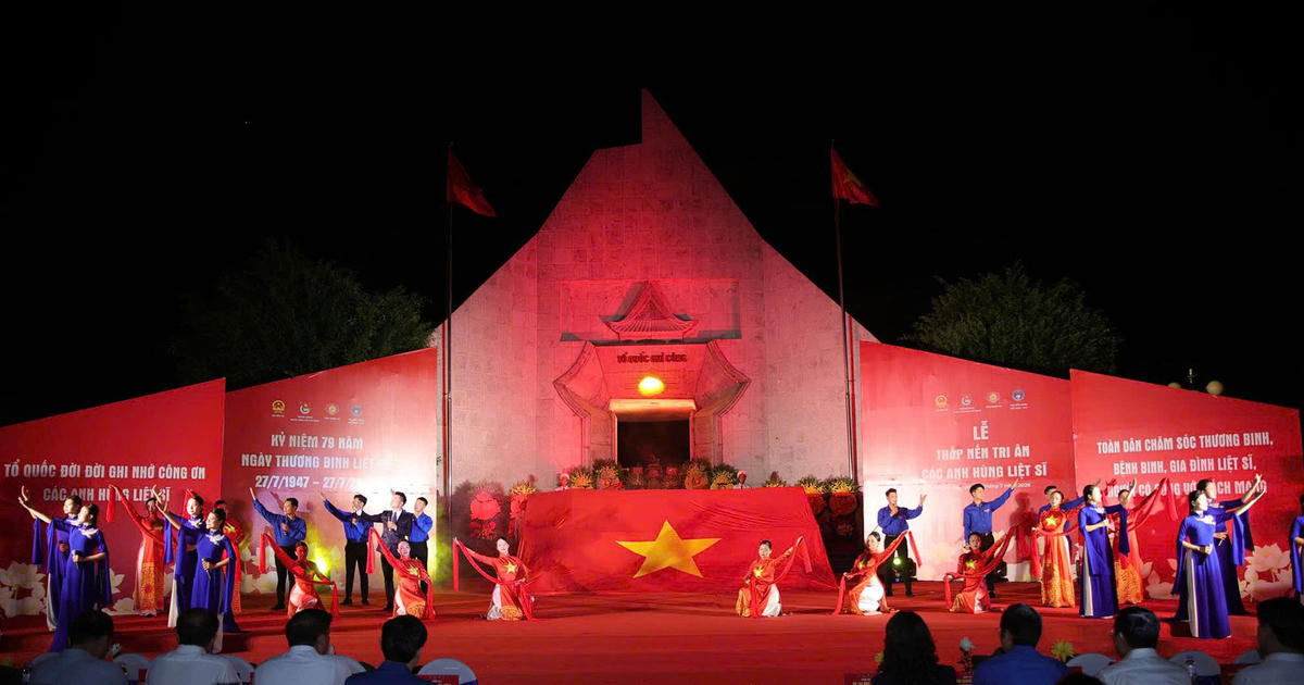 Lắng đọng Lễ thắp nến tri ân các Anh hùng liệt sĩ cấp quốc gia tại Nghĩa trang Liệt sĩ Việt - Lào