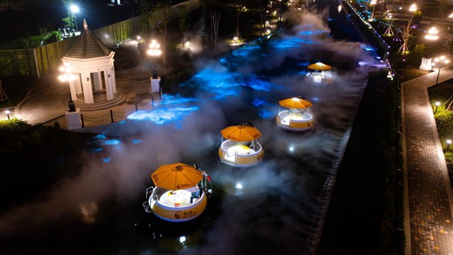 D&ograve;ng s&ocirc;ng &Aacute;nh s&aacute;ng tại Th&agrave;nh phố Thi&ecirc;n ni&ecirc;n kỷ T&T City Millennia vừa được ch&iacute;nh thức c&ocirc;ng nhận l&agrave; Tuyến đường thủy trong khu&ocirc;n vi&ecirc;n Khu đ&ocirc; thị t&iacute;ch hợp hệ thống phun sương v&agrave; c&ocirc;ng nghệ tr&igrave;nh chiếu &acirc;m thanh, &aacute;nh s&aacute;ng d&agrave;i nhất. &nbsp;