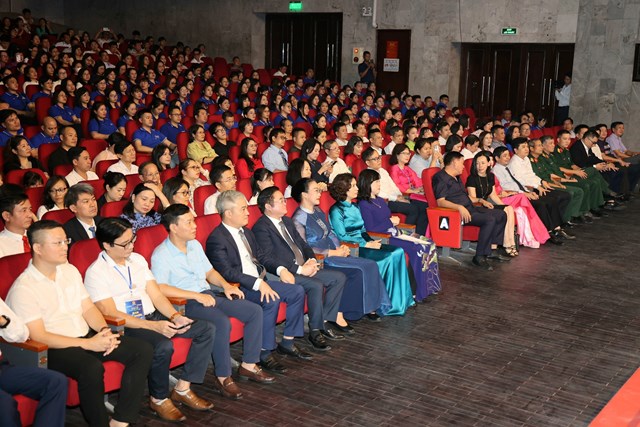 Lễ trao giải Cơ sở Y tế Xanh - Sạch - Đẹp l&agrave; ng&agrave;y hội của những người l&agrave;m y tế, c&ugrave;ng chia sẻ kinh nghiệm, lan toả gi&aacute; trị tốt đẹp, g&oacute;p phần n&acirc;ng cao chất lượng dịch vụ v&agrave; h&igrave;nh ảnh của ng&agrave;nh y tế Việt Nam trong mắt người d&acirc;n.