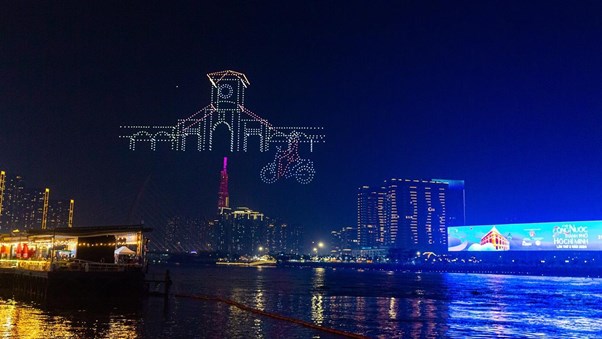 Một m&agrave;n biểu diễn drone show do ekip sản xuất từng thực hiện tại TP. HCM trước đ&oacute;. (Ảnh: COREX) &nbsp;