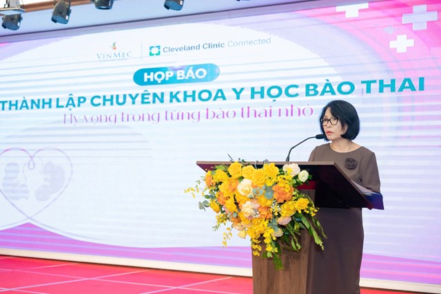 ThS.BS Đinh Thị Hiền L&ecirc; - Trưởng chuy&ecirc;n khoa Y học B&agrave;o thai l&agrave; người đầu ti&ecirc;n đưa kỹ thuật can thiệp b&agrave;o thai về Việt Nam