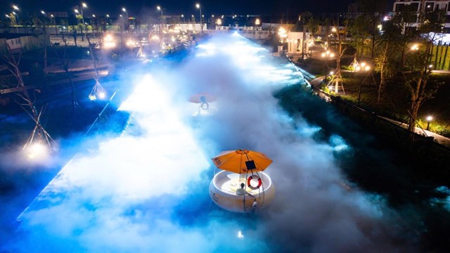 Du ngoạn giữa ánh sáng, chạm tay vào mây mù trên Dòng sông Ánh sáng T&T City Millennia - Ảnh 6 Du ngoạn giữa ánh sáng, chạm tay vào mây mù trên Dòng sông Ánh sáng T&T City Millennia - Ảnh 6