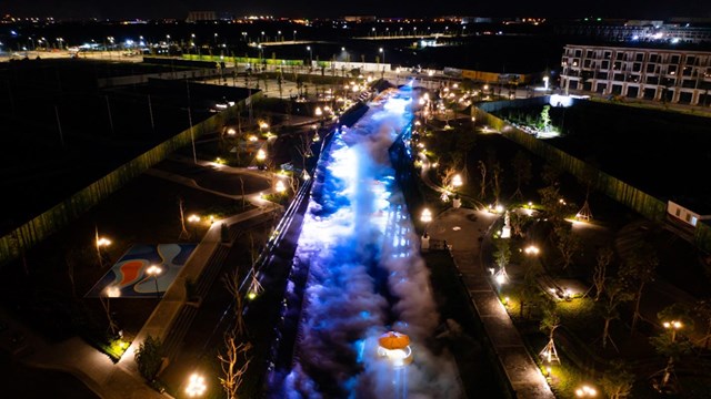 Du ngoạn giữa ánh sáng, chạm tay vào mây mù trên Dòng sông Ánh sáng T&T City Millennia - Ảnh 1 Du ngoạn giữa ánh sáng, chạm tay vào mây mù trên Dòng sông Ánh sáng T&T City Millennia - Ảnh 1