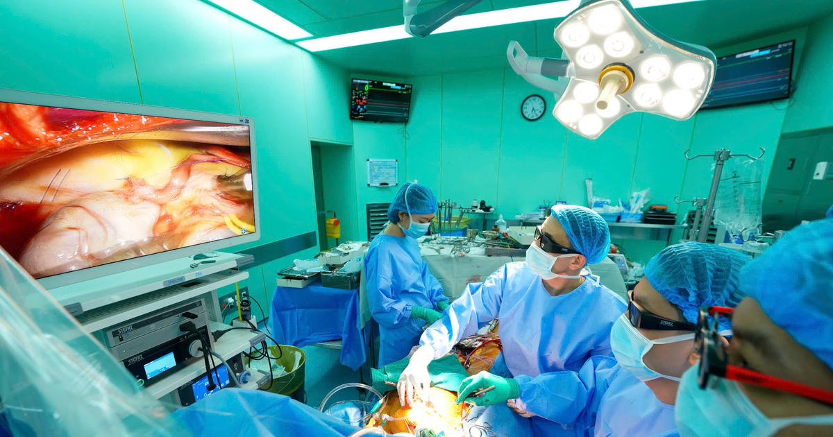 Bệnh viện Đại học Y Dược TP. HCM thực hiện thành công ca nội soi 3D thay van động mạch chủ kết hợp bắc cầu vành đầu tiên tại Việt Nam