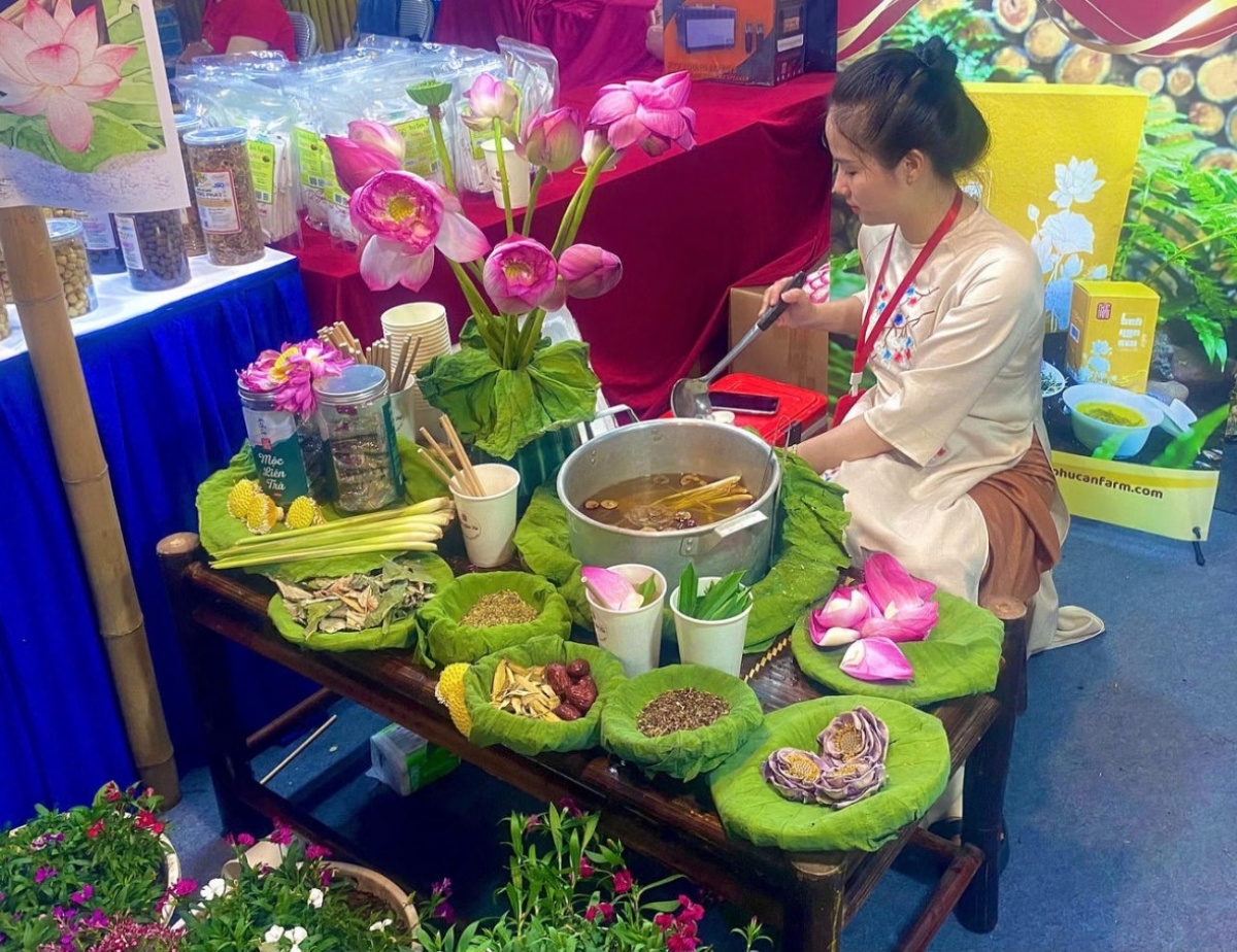 Hà Nội ơi, một trái tim hồng