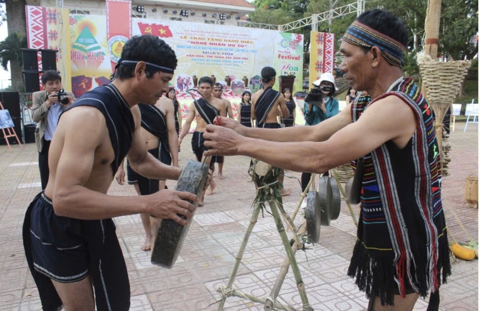 Nghệ nhân Ưu tú K’Brel – Hơn nửa thế kỷ giữ hồn cồng chiêng Tây Nguyên