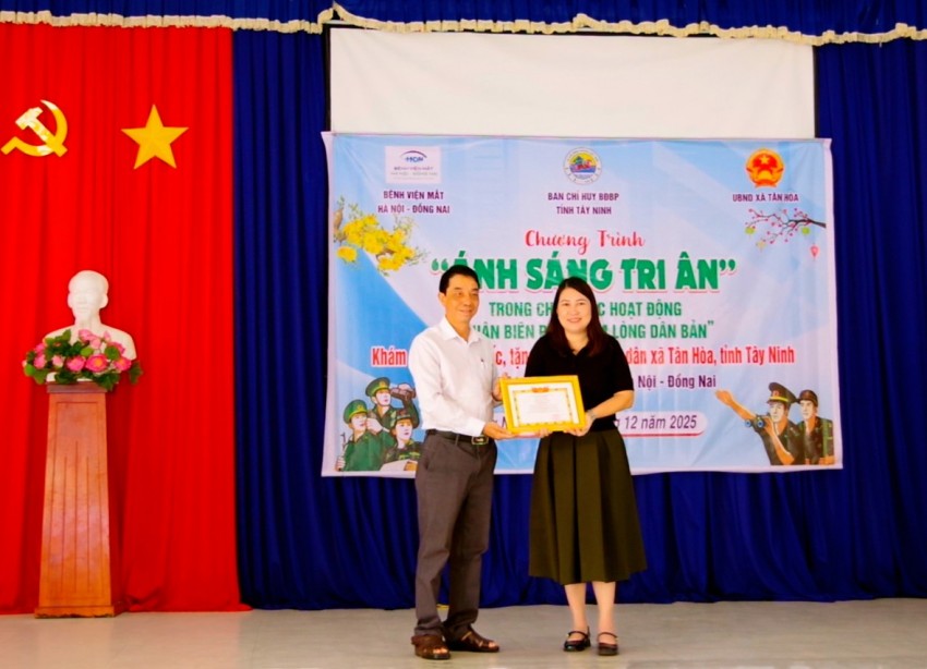 Lan tỏa “Ánh sáng tri ân” đến Nhân dân biên giới Tây Ninh