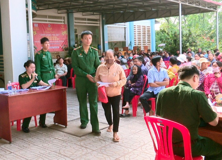 Lan tỏa “Ánh sáng tri ân” đến Nhân dân biên giới Tây Ninh