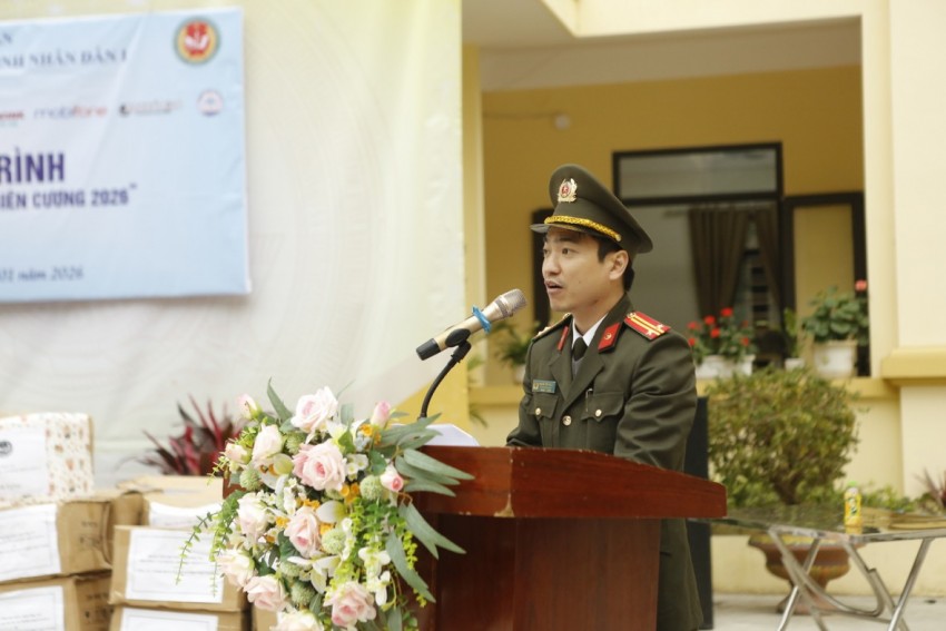 Đem “Xuân yêu thương” đến với học sinh miền biên giới Mèo Vạc