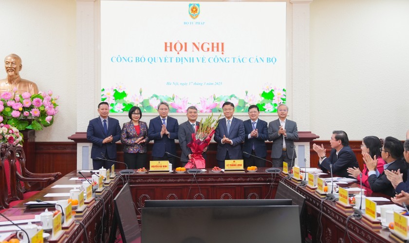 Trao quyết định bổ nhiệm Thứ trưởng Bộ Tư pháp Nguyễn Thanh Tú