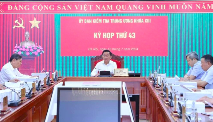 Kỷ luật nguyên Chủ tịch UBND và Chủ tịch HĐND tỉnh An Giang Kỷ luật nguyên Chủ tịch UBND và Chủ tịch HĐND tỉnh An Giang