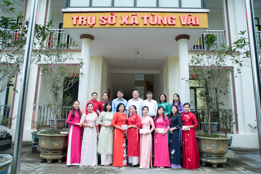 Những bông hoa đẹp nơi biên cương Tùng Vài