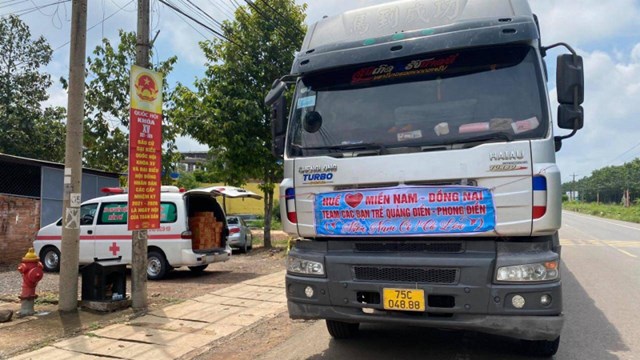 Phương tiện chở h&agrave;ng n&ocirc;ng sản dễ hỏng đến c&aacute;c tỉnh ph&iacute;a Nam sẽ được gắn nh&atilde;n ưu ti&ecirc;n để qua chốt kiểm dịch thuận lợi.