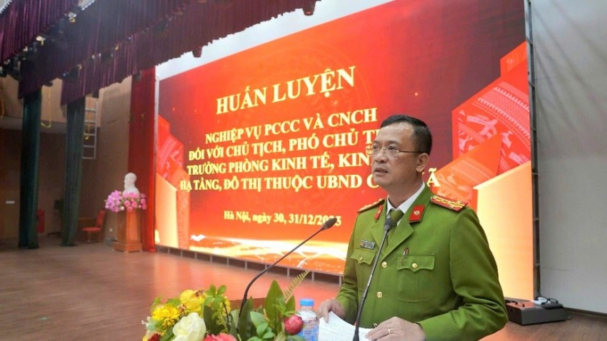 Đại tá Phạm Trung Hiếu – Trưởng phòng Cảnh sát PCCC&CNCH phát biểu khai mạc lớp tập huấn.