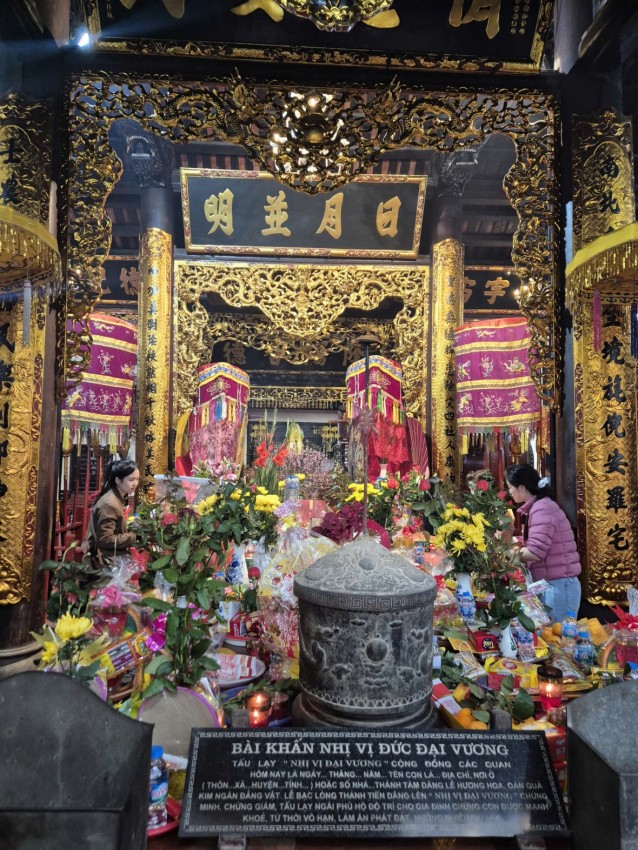 Đình thờ Hắc Diện Đại Vương cũng nằm trong khuôn viên khu di tích lịch sử Bia Bà La Khê cũng được đông đảo người dân, du khách đến chiêm bái, cầu tài, cầu lộc. Đình thờ Hắc Diện Đại Vương cũng nằm trong khuôn viên khu di tích lịch sử Bia Bà La Khê cũng được đông đảo người dân, du khách đến chiêm bái, cầu tài, cầu lộc.