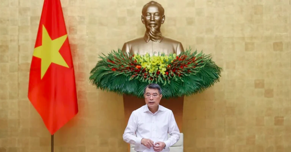 Thủ tướng: Tạm thời giữ ổn định giá dịch vụ y tế, giáo dục