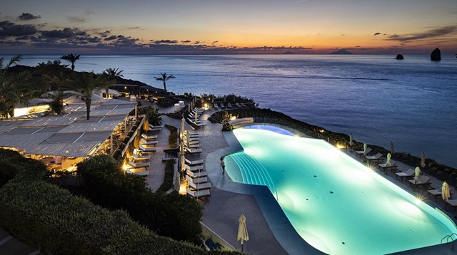 Therasia Resort&nbsp;sang trọng tr&ecirc;n đảo Vulcano