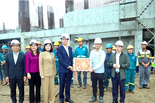 Lãnh đạo tỉnh Ninh Bình thăm, kiểm tra, động viên sản xuất đầu Xuân Bính Ngọ