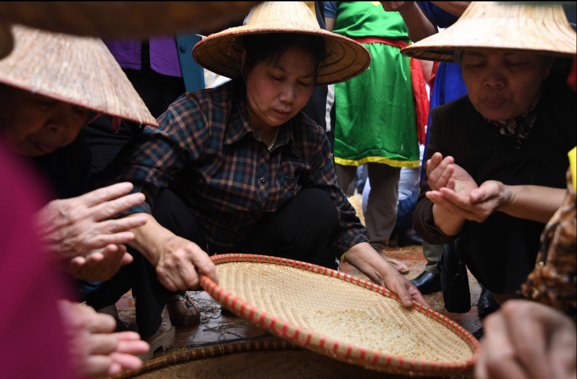 Tái hiện tích tướng quân Phan Tây Nhạc tại Lễ hội thổi cơm làng Thị Cấm Tái hiện tích tướng quân Phan Tây Nhạc tại Lễ hội thổi cơm làng Thị Cấm