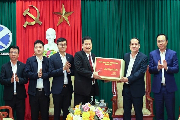 Lãnh đạo tỉnh Ninh Bình thăm, kiểm tra, động viên sản xuất đầu Xuân Bính Ngọ