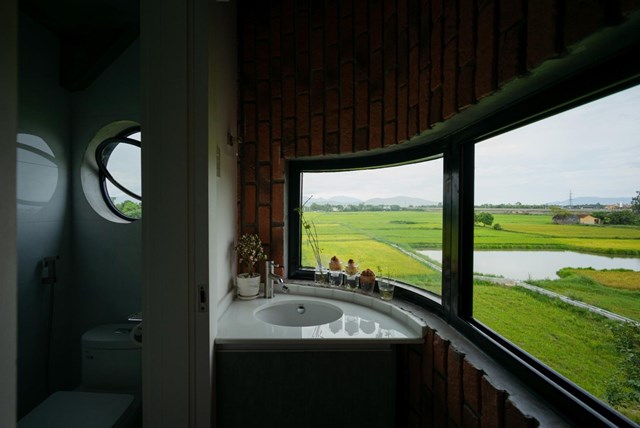 Vật liệu được sử dụng đều được ưu ti&ecirc;n t&iacute;nh năng chống ngập, c&oacute; độ bền v&agrave; chịu ẩm cao như b&ecirc; t&ocirc;ng, gạch nung đỏ để ph&ugrave; hợp với điều kiện thi&ecirc;n nhi&ecirc;n của địa phương.