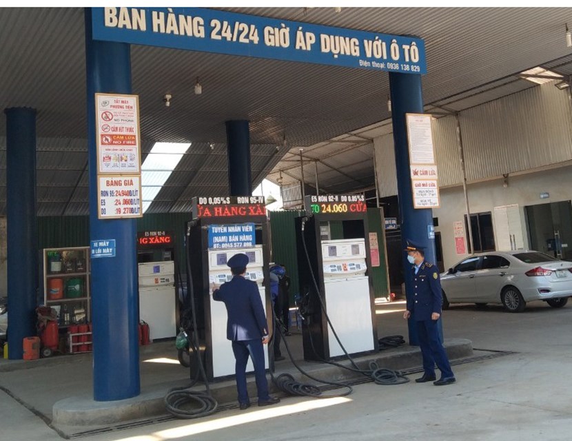 Giá xăng, dầu quá cao, phải tính điều hành bằng thuế, phí