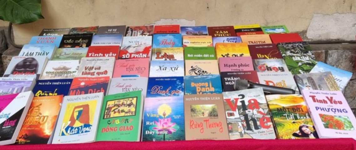 Xác lập Kỷ lục Việt Nam cho người sáng tác nhiều tiểu thuyết nhất sau khi nghỉ hưu