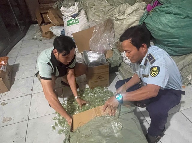 Chi cục QLTT TPHCM ph&aacute;t hiện hơn 1.000kg kẹo dẻo kh&ocirc;ng nh&atilde;n m&aacute;c, kh&ocirc;ng xuất xứ đang rao b&aacute;n tr&ecirc;n mạng x&atilde; hội