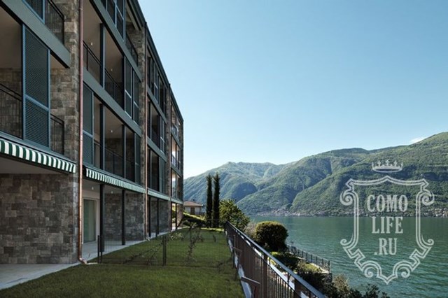 Một căn hộ studio với s&acirc;n hi&ecirc;n nh&igrave;n ra hồ, n&uacute;i v&agrave; đảo Isola Comacina sẽ l&agrave; của bạn nếu bạn c&oacute; 7 tỷ đồng trong tay. Nh&agrave; được trang tr&iacute; nội thất từ đ&aacute; v&agrave; gỗ tự nhi&ecirc;n, ph&ugrave; hợp với thời tiết ở Italy.