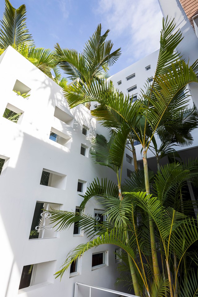 Khoảng 60% số lỗ &aacute;nh s&aacute;ng n&agrave;y được thiết kế dạng cửa sổ đ&oacute;ng mở, gia chủ dễ d&agrave;ng điều tiết &aacute;nh s&aacute;ng mong muốn. &nbsp;