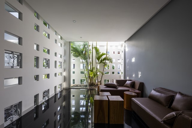 Thiết kế lấy nhiều s&aacute;ng v&agrave; h&uacute;t gi&oacute; trời gi&uacute;p&nbsp;c&aacute;c th&agrave;nh vi&ecirc;n trong nh&agrave; hạn chế việc bật đ&egrave;n v&agrave;o ban ng&agrave;y v&agrave; cũng như kh&ocirc;ng cần sử dụng điều h&ograve;a nhiều.&nbsp; &nbsp;