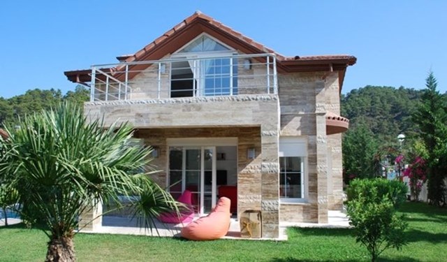 Cũng c&oacute; s&acirc;n hi&ecirc;n nhưng kh&ocirc;ng nh&igrave;n ra hồ, căn hộ tại&nbsp;Antalya, Thổ Nhĩ Kỳ gồm 1 ph&ograve;ng kh&aacute;ch, 3 ph&ograve;ng ngủ, 3 nh&agrave; tắm.