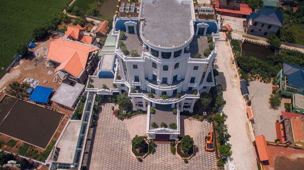 Để c&oacute; diện t&iacute;ch đất x&acirc;y dựng t&ograve;a 