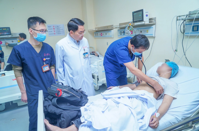 Các bệnh nhân bị bỏng hô hấp, bỏng ngoài da, trong đó 5 trường hợp phải chuyển sang khoa Hồi sức tích cực và chống độc điều trị Các bệnh nhân bị bỏng hô hấp, bỏng ngoài da, trong đó 5 trường hợp phải chuyển sang khoa Hồi sức tích cực và chống độc điều trị