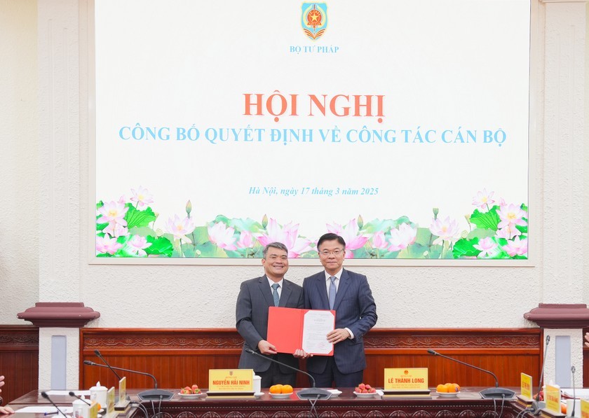 Trao quyết định bổ nhiệm Thứ trưởng Bộ Tư pháp Nguyễn Thanh Tú