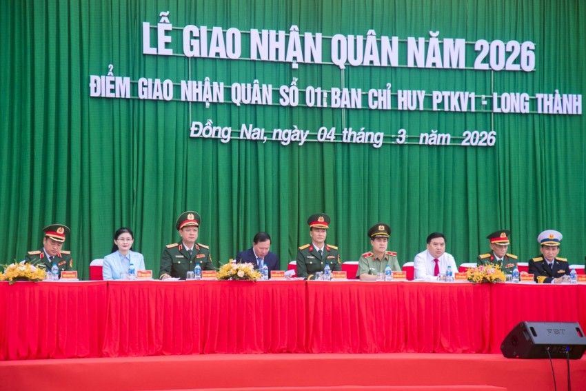 Các đại biểu tham dự buổi lễ.